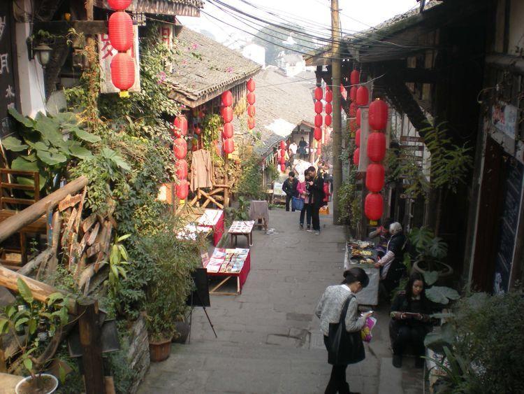 我国首座“四高”特长公路隧道全线贯通